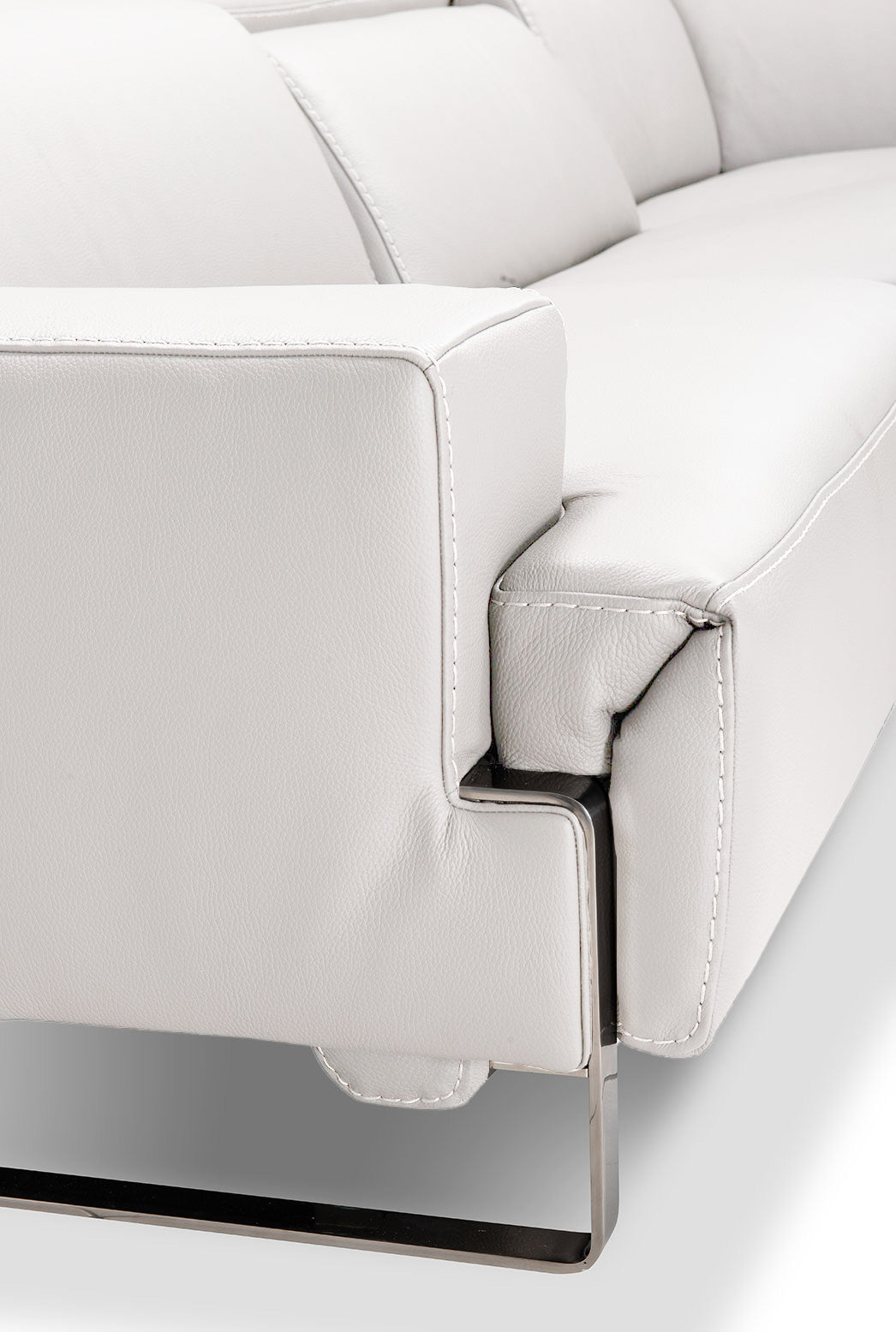 i768 Reclining Sectional Sofa in White | Incanto - Canal Furniture