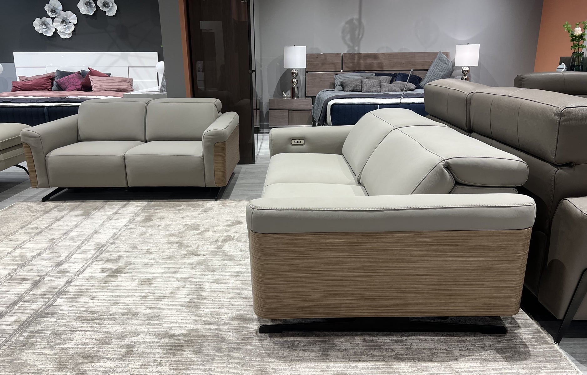 i803 Reclining Leather Sofa | Incanto - Canal Furniture