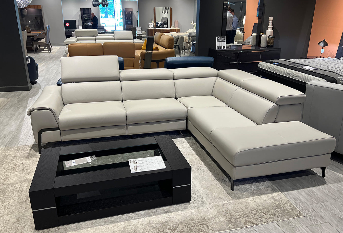 i917 Reclining Sectional | Incanto - Canal Furniture