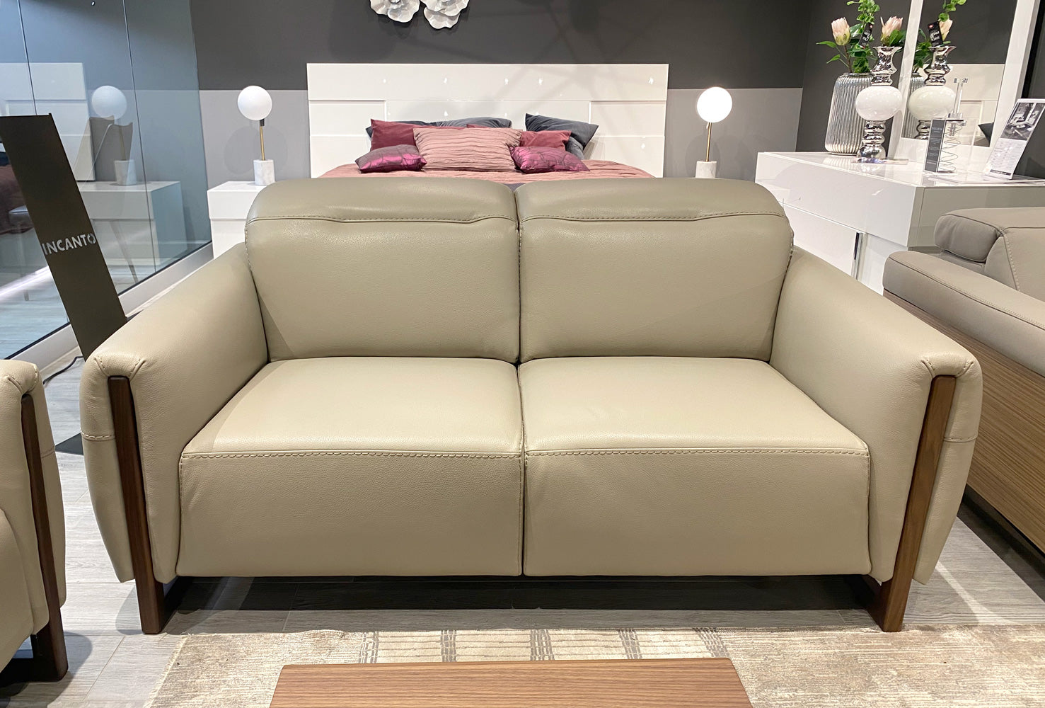 Incanto I952 Loveseat – Italian Leather - Canal Furniture