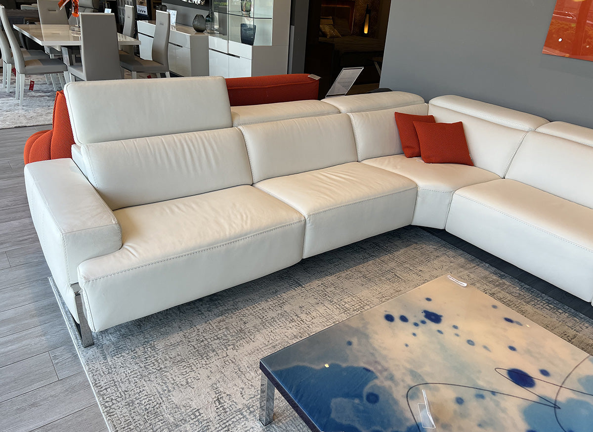 i768 Reclining Sectional Sofa in White | Incanto