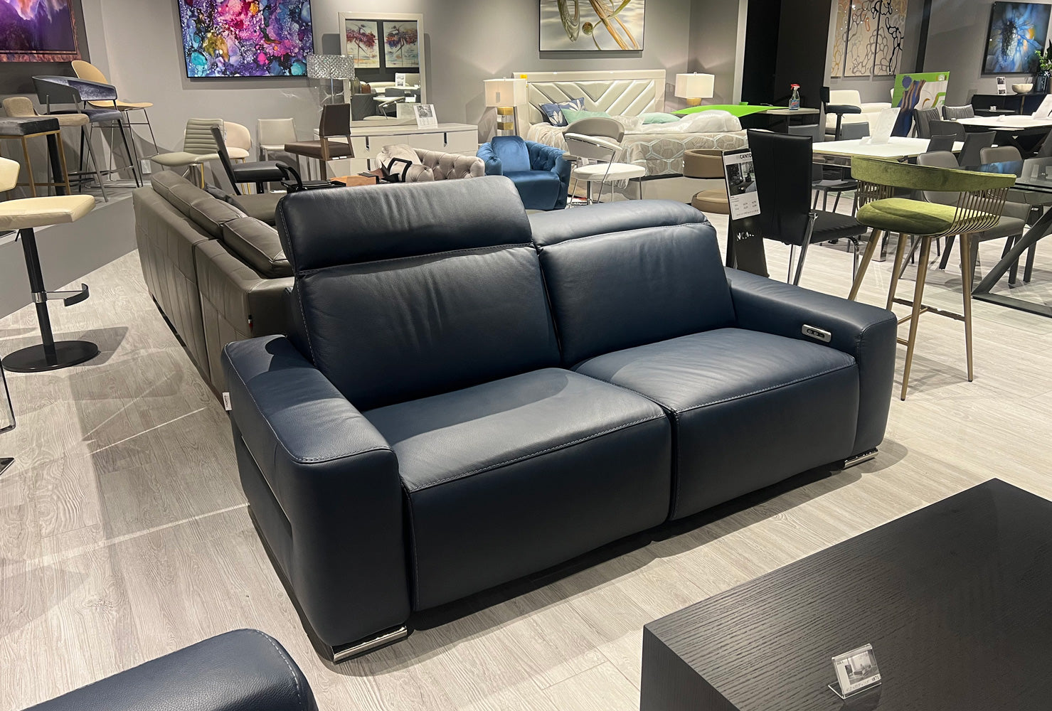 i790 Reclining Leather Loveseat in Blue | Incanto