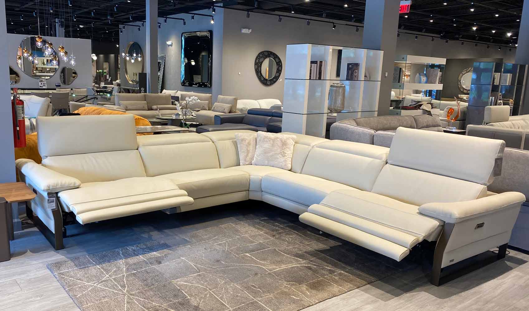 J and M Furniture Couches & Sofa Skyline Reclining Sectional | Loiudiced